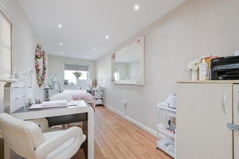 5 bedroom detached house for sale, Yew Tree Bottom Road, Epsom