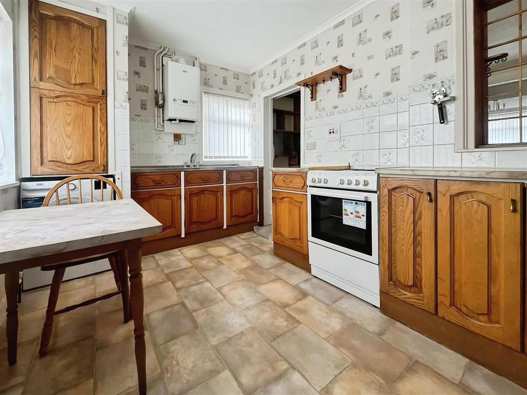Kitchen 2.jpeg