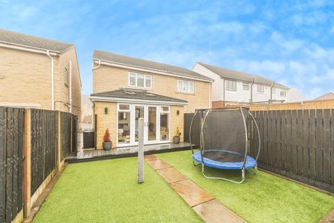 3 bedroom semi-detached house for sale, Edge Arpers Croft, Thornhill, DEWSBURY