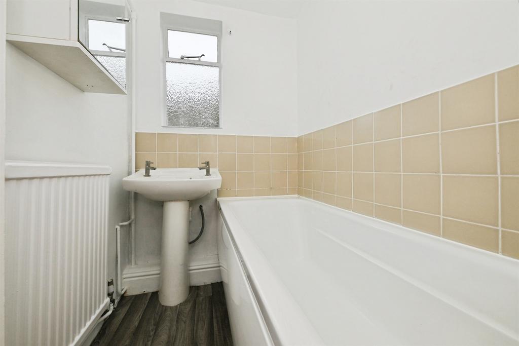 Downstairs Bathroom: