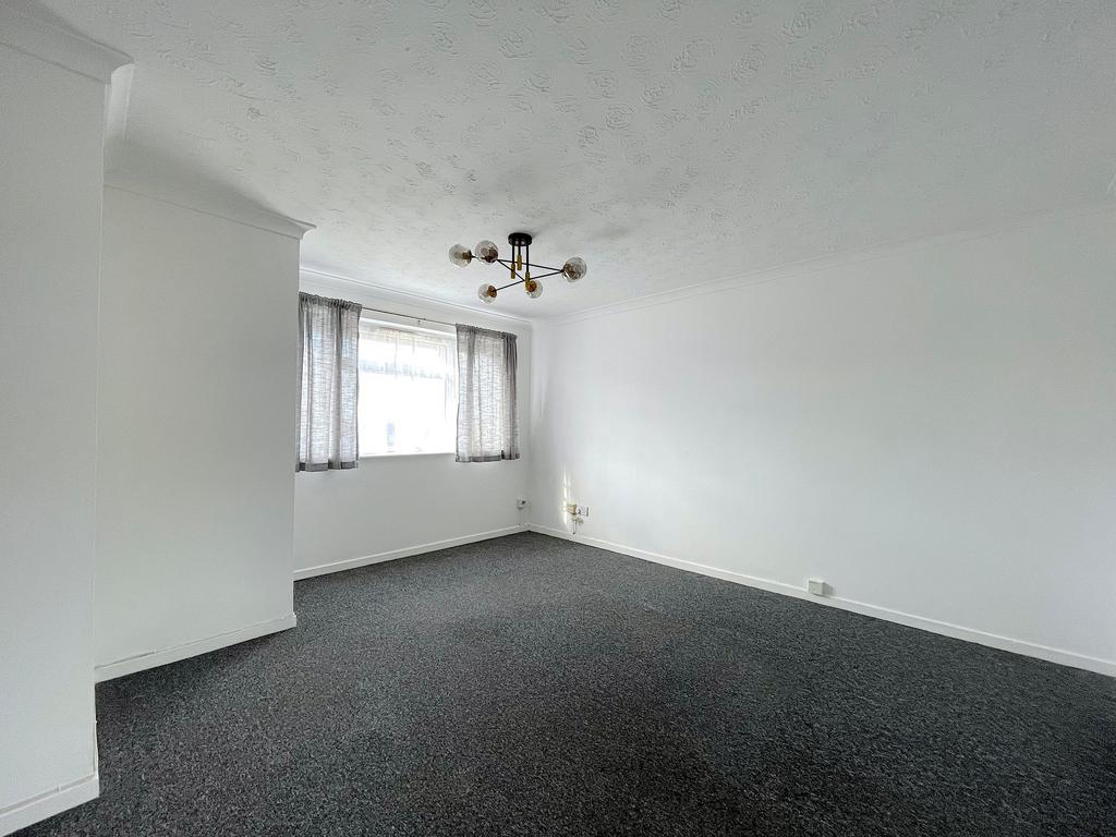 Living Room/Dining Room (2)