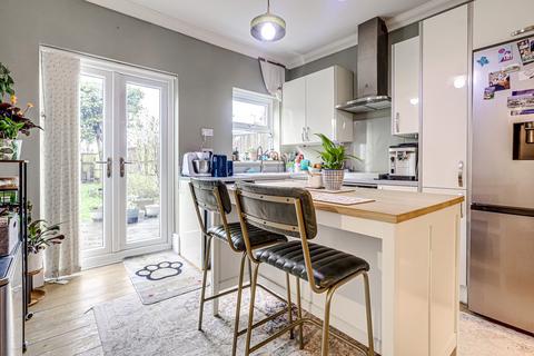 2 bedroom apartment for sale, Valkyrie Road, Westcliff-on-sea, SS0