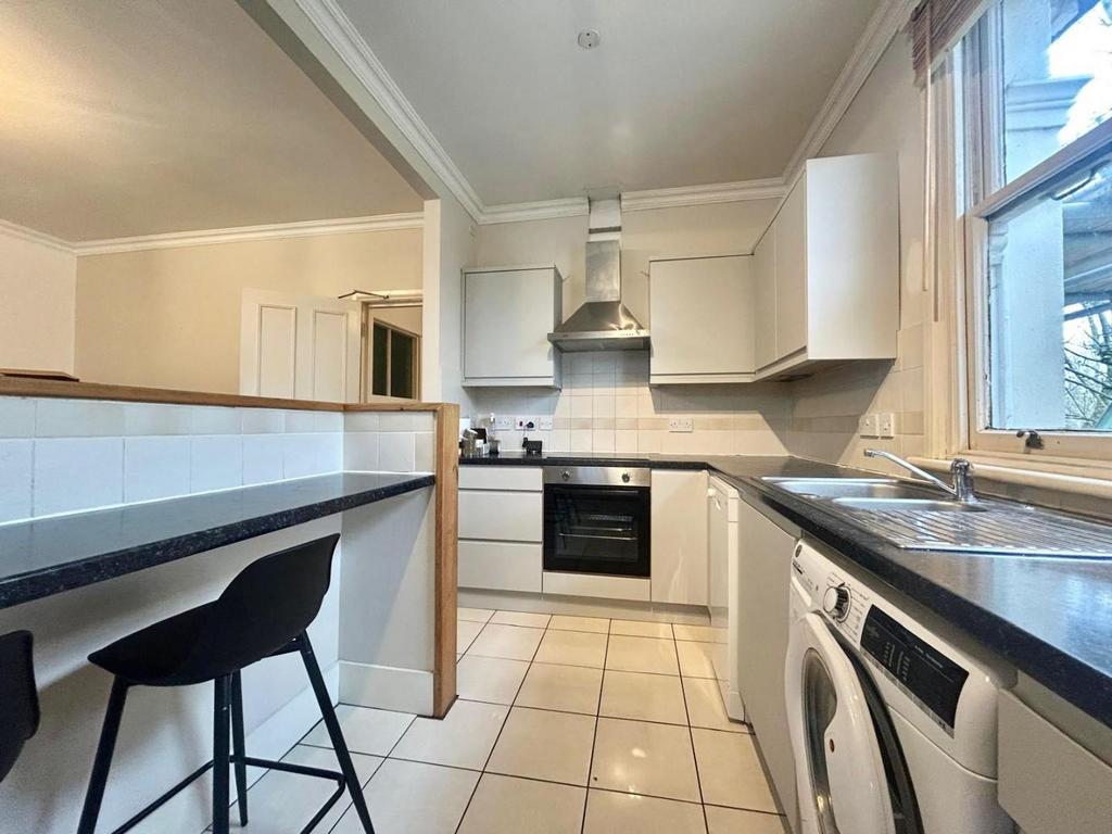 Kitchen 2.jpg
