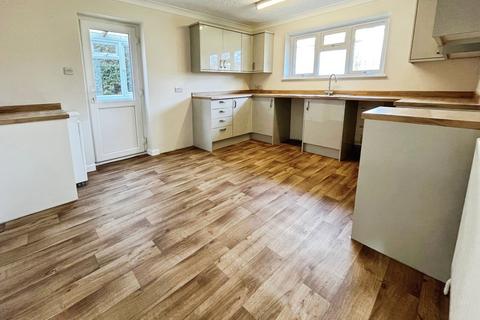 3 bedroom detached bungalow to rent, Sheasby Close, Sixpenny Handley, Salisbury, Dorset, SP5
