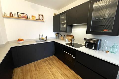 2 bedroom apartment for sale, Chester Road, Manchester, M16