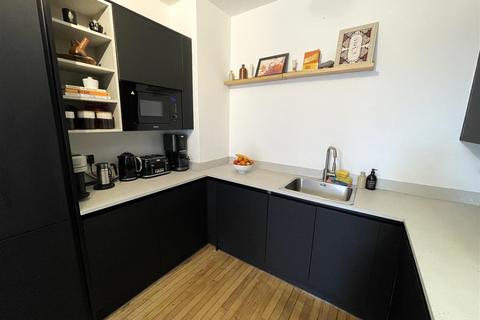2 bedroom apartment for sale, Chester Road, Manchester, M16