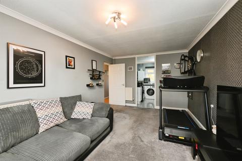 1 bedroom flat for sale, Neal Court, Waltham Abbey