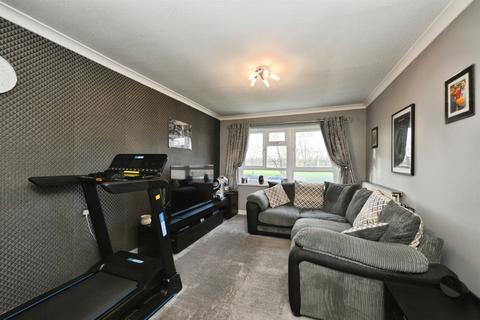 1 bedroom flat for sale, Neal Court, Waltham Abbey