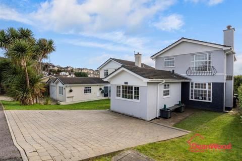 2 Larch Hill, Douglas