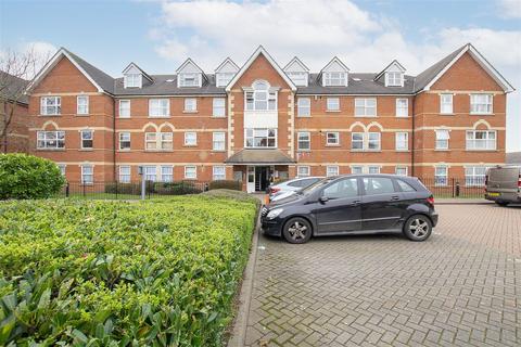 2 bedroom flat to rent, Cobham Close, Enfield, EN1