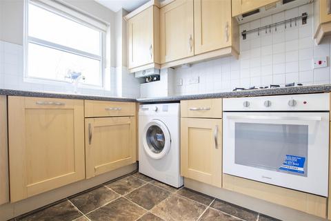 2 bedroom flat to rent, Cobham Close, Enfield, EN1