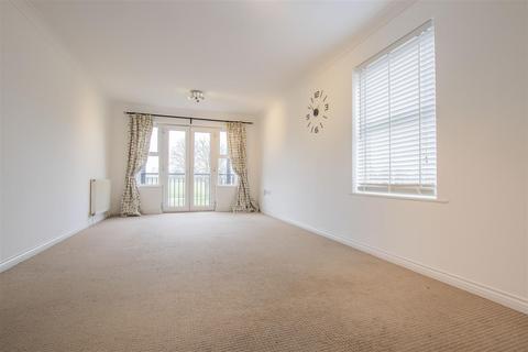 2 bedroom flat to rent, Cobham Close, Enfield, EN1
