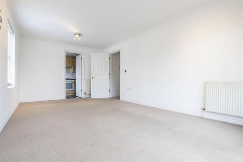 2 bedroom flat to rent, Cobham Close, Enfield, EN1