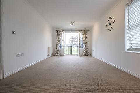 2 bedroom flat to rent, Cobham Close, Enfield, EN1