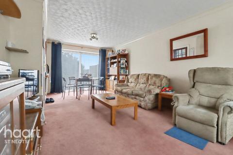 3 bedroom semi-detached house for sale, Philip Gardens, Eynesbury