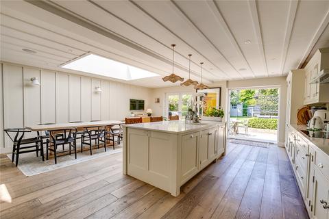 5 bedroom property to rent, Frewin Road, SW18