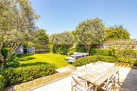 5 bedroom property to rent, Frewin Road, SW18