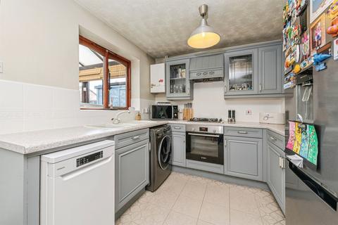 3 bedroom semi-detached house for sale, Willow Court, Alverthorpe, Wakefield