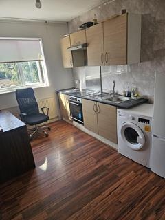 1 bedroom in a flat share to rent, The Glen, Southall UB2