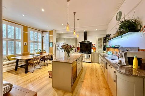 4 bedroom apartment for sale, Grassington Road, Eastbourne, East Sussex, BN20