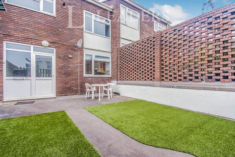 2 bedroom flat to rent - Abbey End, CV8