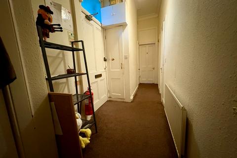 3 bedroom flat to rent, Teviot Place, Old Town, Edinburgh, EH1