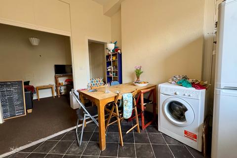 3 bedroom flat to rent, Teviot Place, Old Town, Edinburgh, EH1