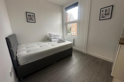 1 bedroom semi-detached house to rent, 16 Well Hall Parade, Greater London SE9