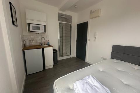 1 bedroom semi-detached house to rent, 16 Well Hall Parade, Greater London SE9