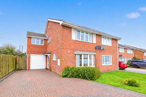 3 bedroom semi-detached house for sale - Sunningdale Walk, Herne Bay