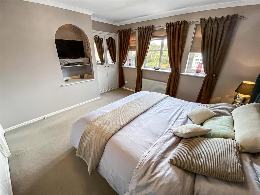 Bedroom One (1).jpg