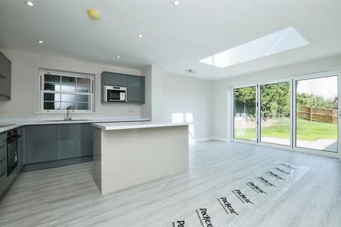4 bedroom semi-detached house for sale, High Street, Elkesley, Retford