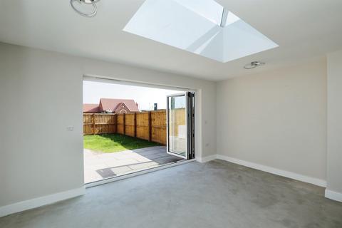 4 bedroom semi-detached house for sale, High Street, Elkesley, Retford