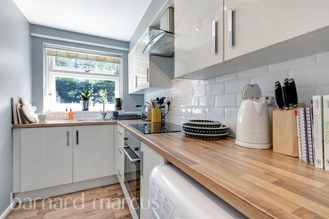 1 bedroom ground floor flat for sale, Tidenham Gardens, Croydon