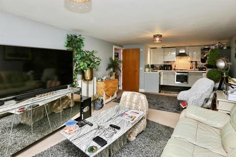 2 bedroom flat for sale, Orme Court, Fareham