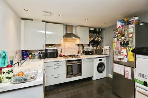 2 bedroom flat for sale, Orme Court, Fareham