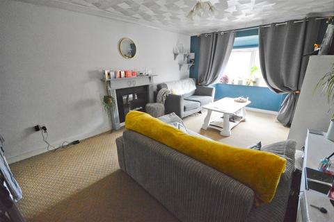2 bedroom flat to rent, Station Road, Cromer