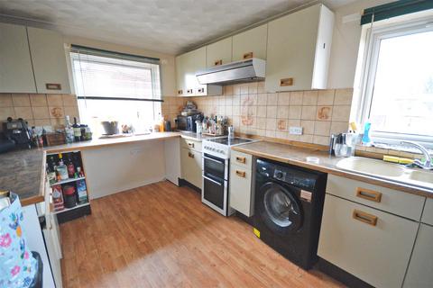 2 bedroom flat to rent, Station Road, Cromer