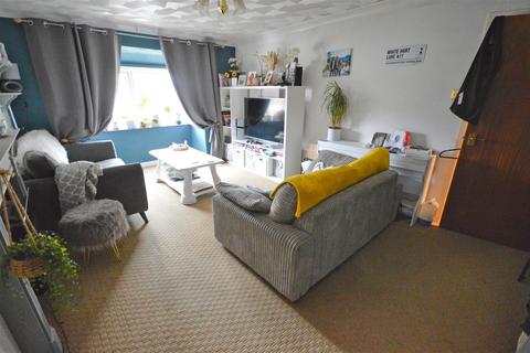 2 bedroom flat to rent, Station Road, Cromer