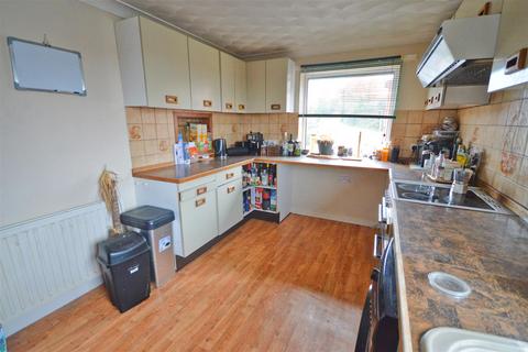 2 bedroom flat to rent, Station Road, Cromer