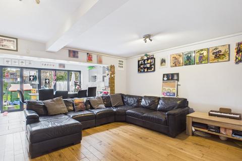 3 bedroom end of terrace house for sale, Avondale Avenue, Staines-upon-Thames, Surrey, TW18