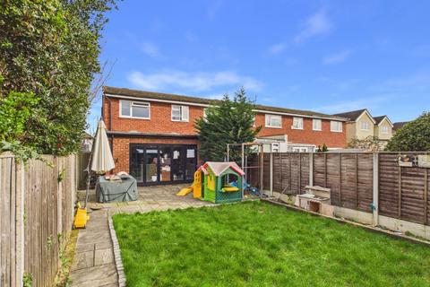 3 bedroom end of terrace house for sale, Avondale Avenue, Staines-upon-Thames, Surrey, TW18