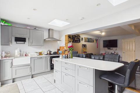 3 bedroom end of terrace house for sale, Avondale Avenue, Staines-upon-Thames, Surrey, TW18