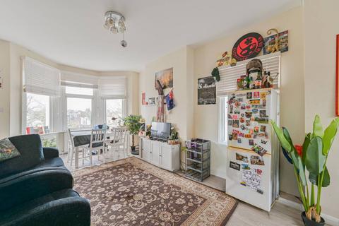 2 bedroom flat to rent, Estreham Road,, Streatham, London, SW16