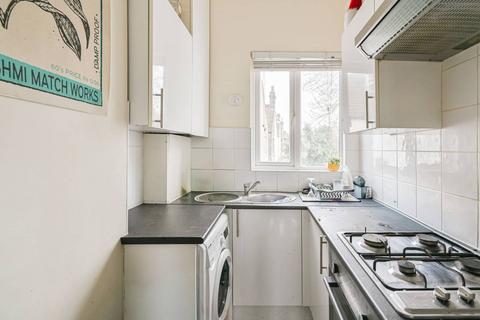 2 bedroom flat to rent, Estreham Road,, Streatham, London, SW16