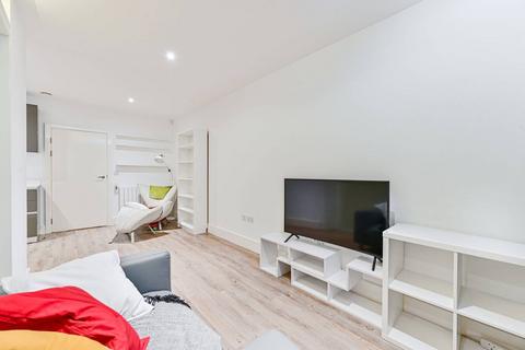 Studio to rent, Plumstead Road, Woolwich, London, SE18
