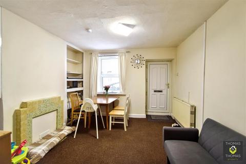 3 bedroom terraced house to rent, Albany Street, Tredworth