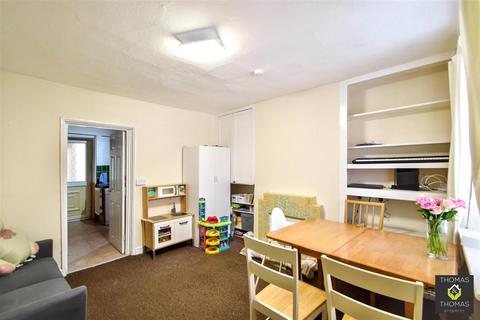 3 bedroom terraced house to rent, Albany Street, Tredworth