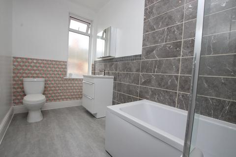 3 bedroom terraced house to rent, Bath Road, Kettering, Northamptonshire, NN16