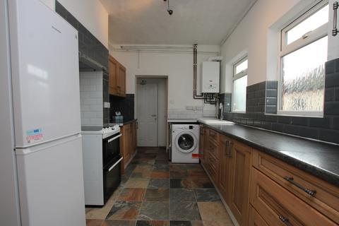 3 bedroom terraced house to rent, Bath Road, Kettering, Northamptonshire, NN16